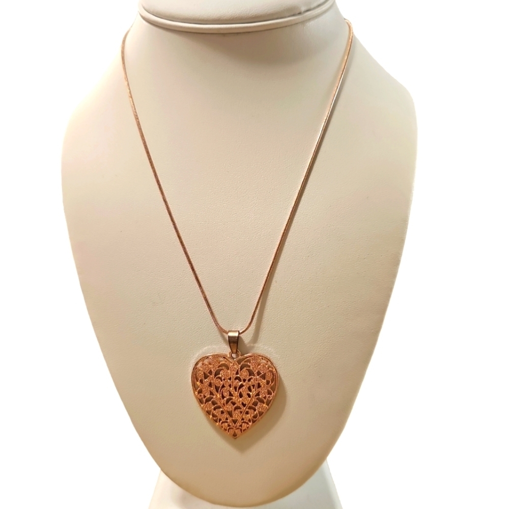 Look Into Your Heart Rose Gold Necklace